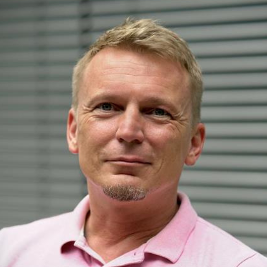 Portrait-Peter-Kuras