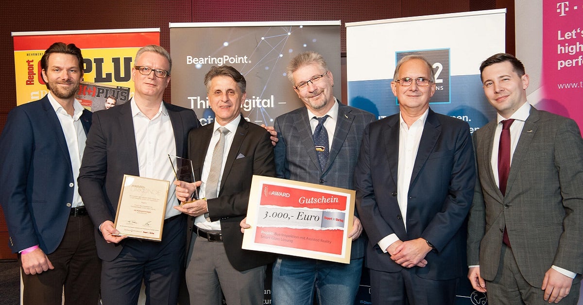Nagarro and ÖBB Postbus representatives receiving the IT Business Award