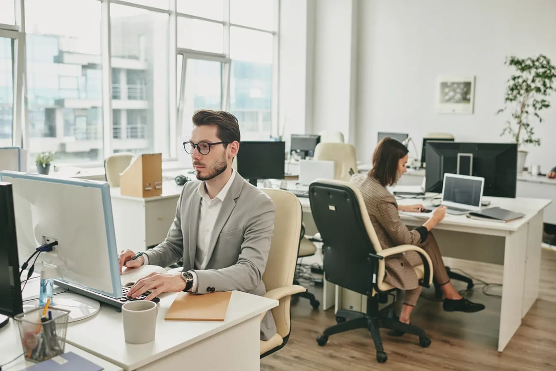 Operations lead monitoring enterprise dashboards