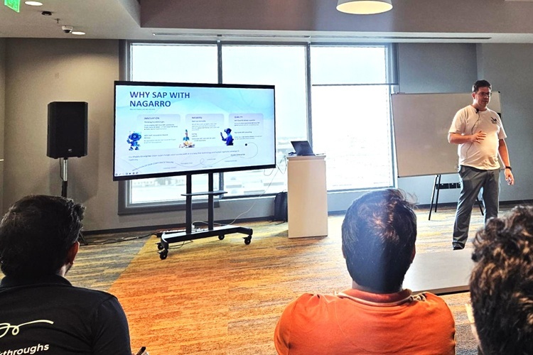 Stefan delivering a session during Nagarros FLO event