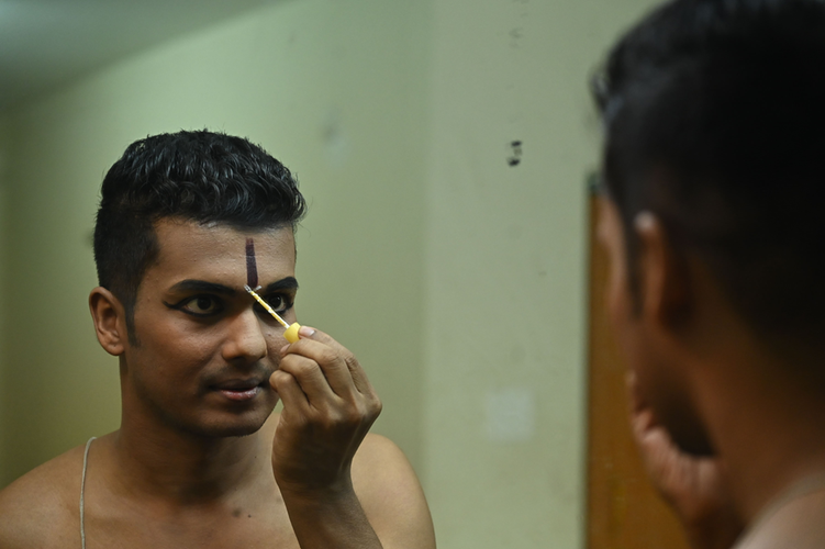 Vishwadeep Rao preparing for his Bharatnatyam performance