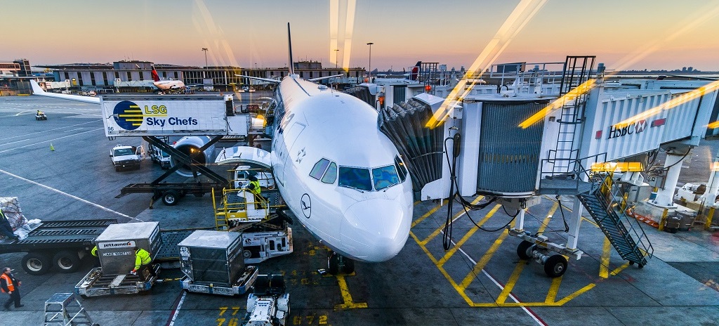 Airbus-A330300-at-JFK-International-Airport-000022830961_Full