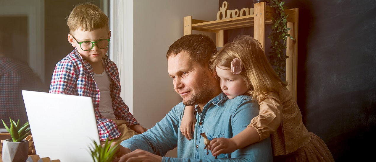 Dad working from home with 2 kids-Banner-N